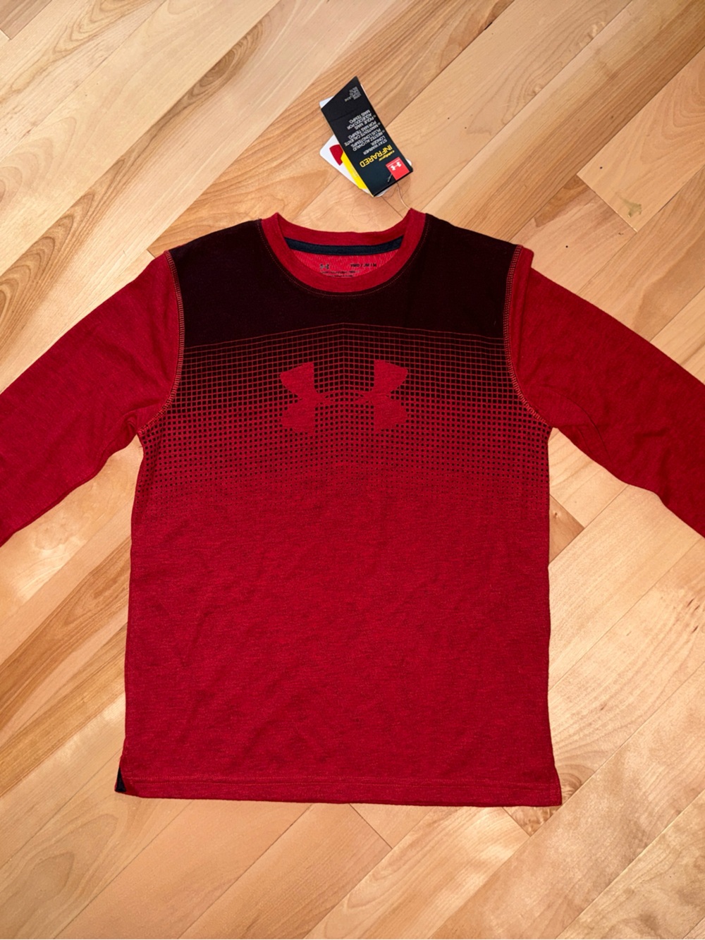 UA ColdGear INFRARED  YM Red and Black Gradient Crewneck long sleeve Tee BNWT